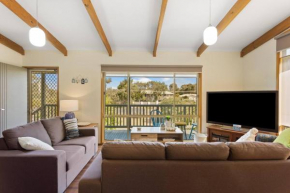 'The Azarra' Coastal Serenity for Families in Rye, Rye